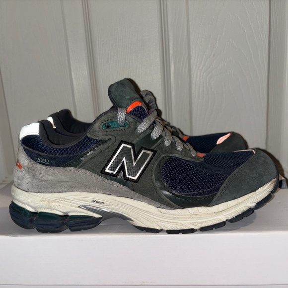 New Balance 2002R - Picture 1 of 4